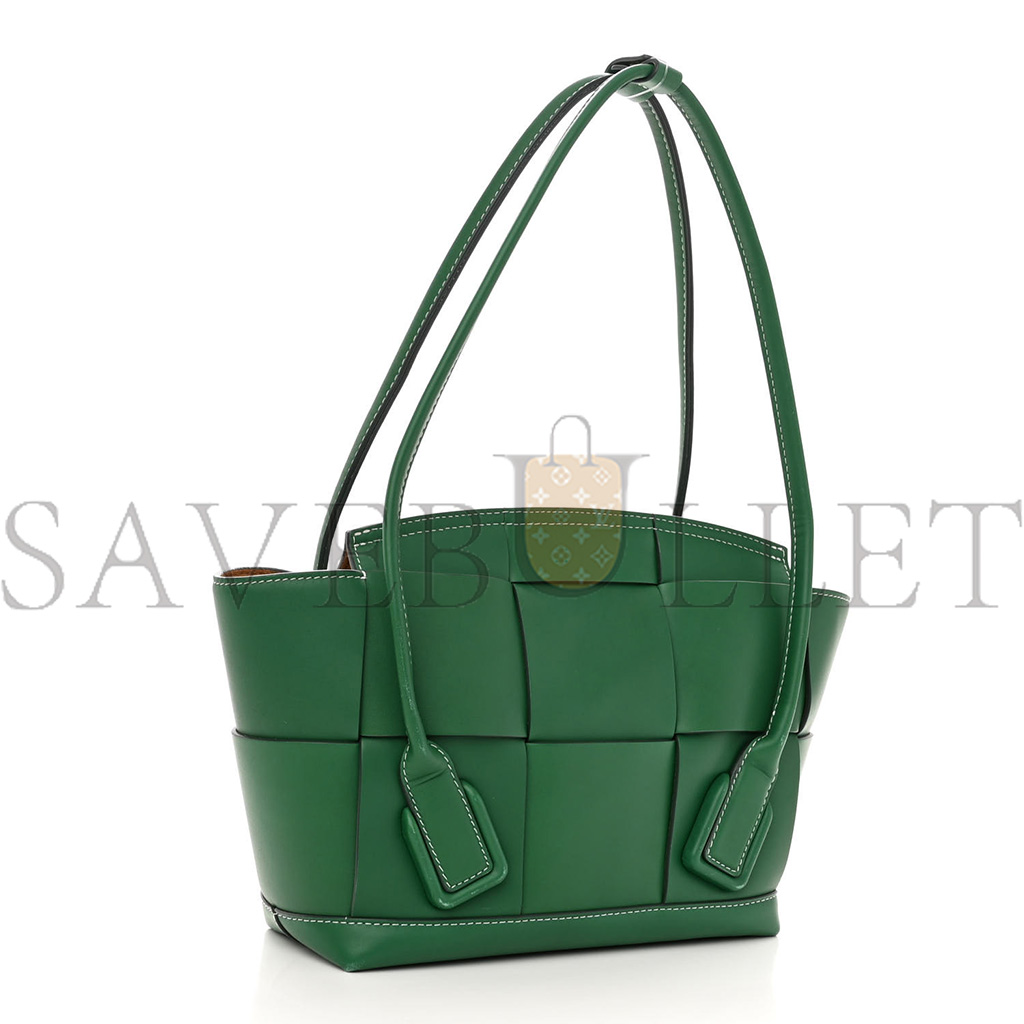 BOTTEGA VENETA FRENCH CALFSKIN MAXI INTRECCIATO ARCO 33 RACING GREEN (22*22*9cm) BOTTEGA VENETA FRENCH CALFSKIN MAXI INTRECCIATO ARCO 33 RACING GREEN (22*22*9cm)
